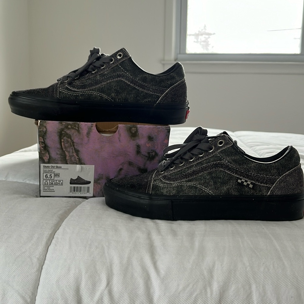 Special addition old school Vans